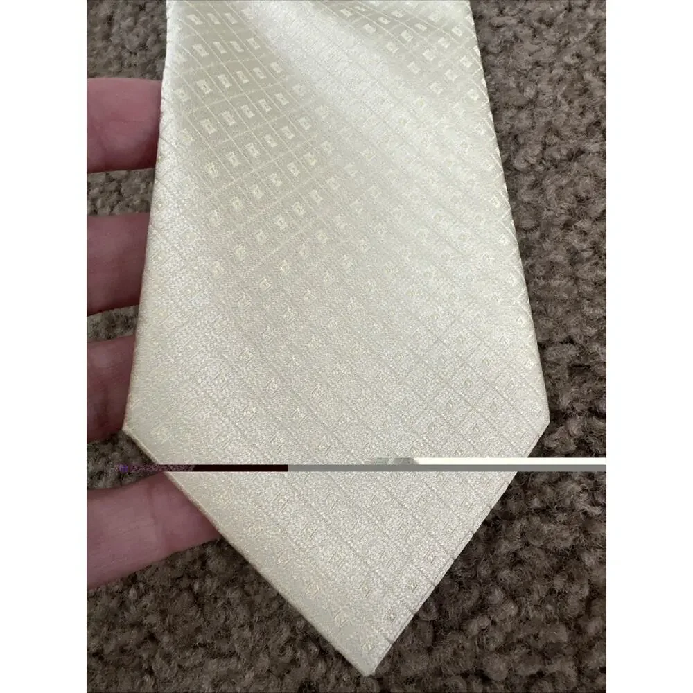 NWT Calvin Klein Men’s 100% Silk Ivory Golden Off White Tie
